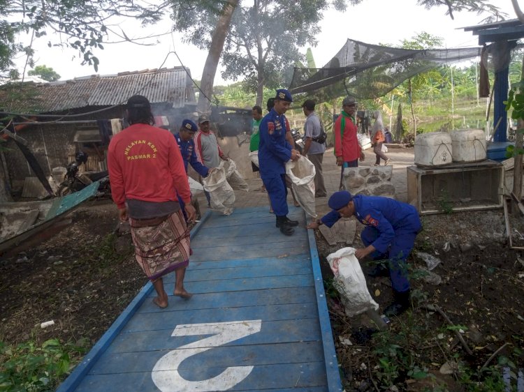 Peringati World Ocean Day, Satpolairud Polresta Sidoarjo Bersihkan Sampah Pesisir